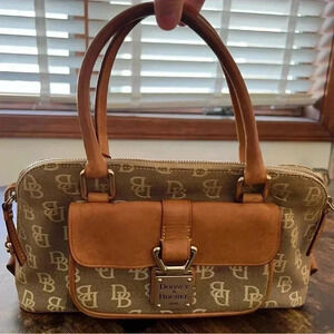 VINTAGE Dooney & Bourke |adies shoulder handbag.